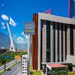 Fachada_del_hotel_Krystal_Urban_Monterrey_San_Jeronimo